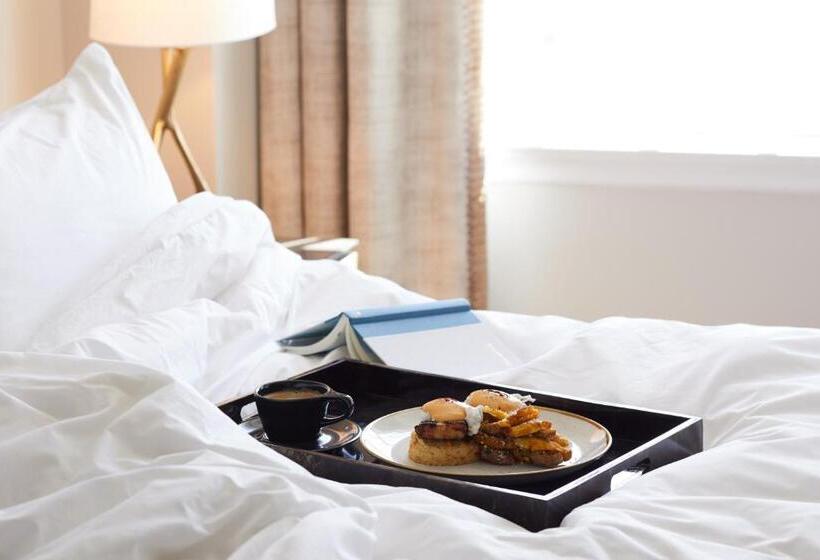 Номер Deluxe Кровать Кинг, The Plaza Hotel Pioneer Park