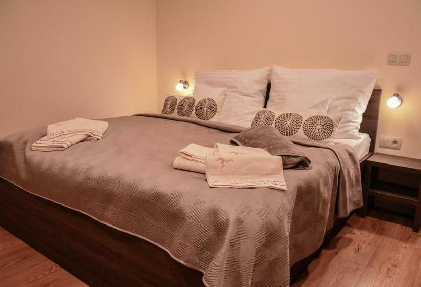 استودیوی استاندارد, Apartmánový Dom Kriváň
