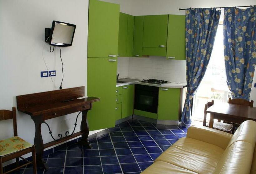 Apartamento 1 Dormitório com Terraço, Mareluna Ischia