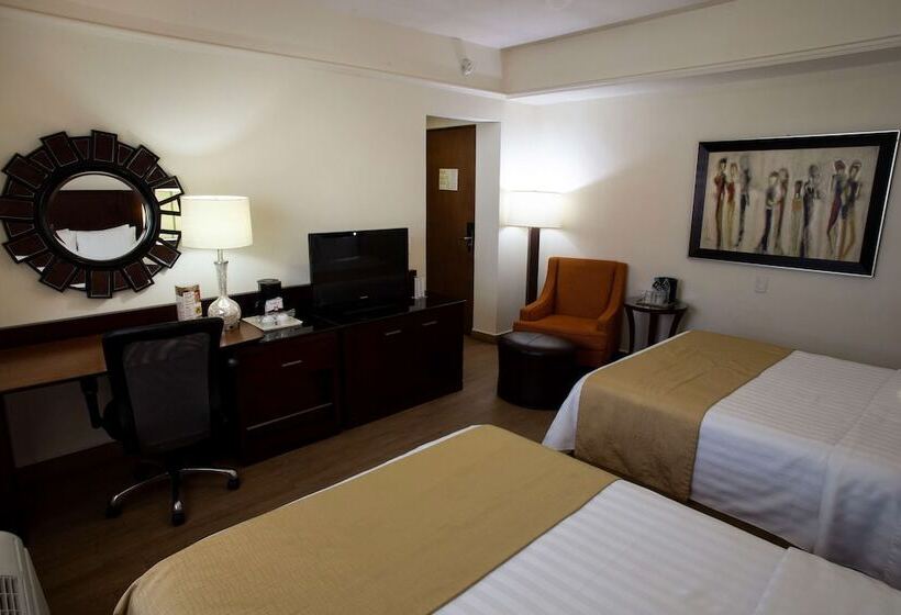 带2个双人床的标准工作室, Best Western Centro Monterrey