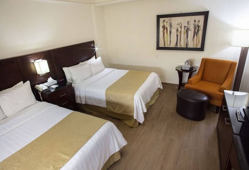 带2个双人床的标准工作室, Best Western Centro Monterrey