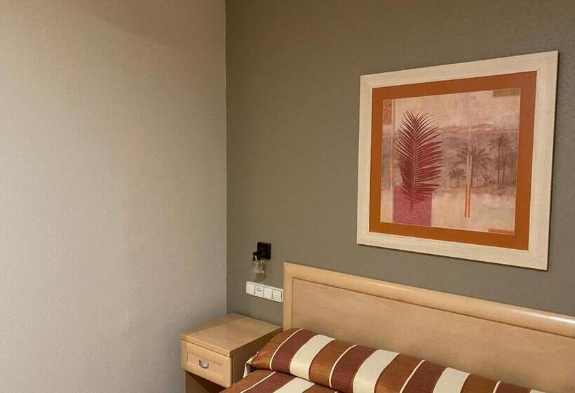 Номер Basic, La Union