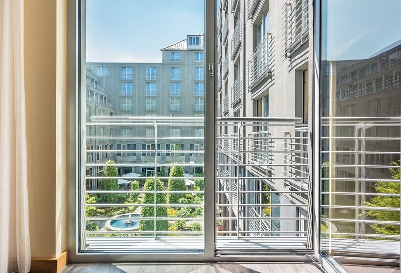 Номер Deluxe Вид на Сад, Le Méridien Munich