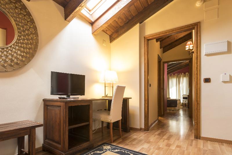 Полулюкс, Casa Cornel
