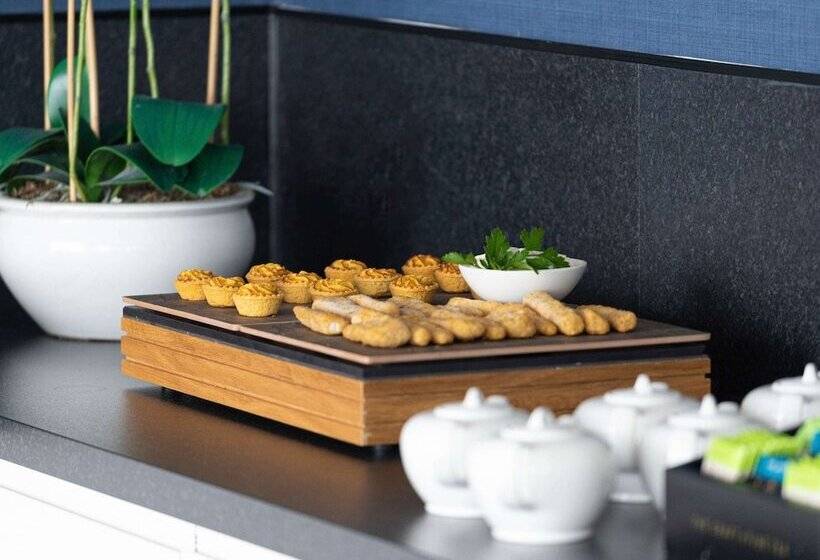 Номер Deluxe, Sofitel London Gatwick