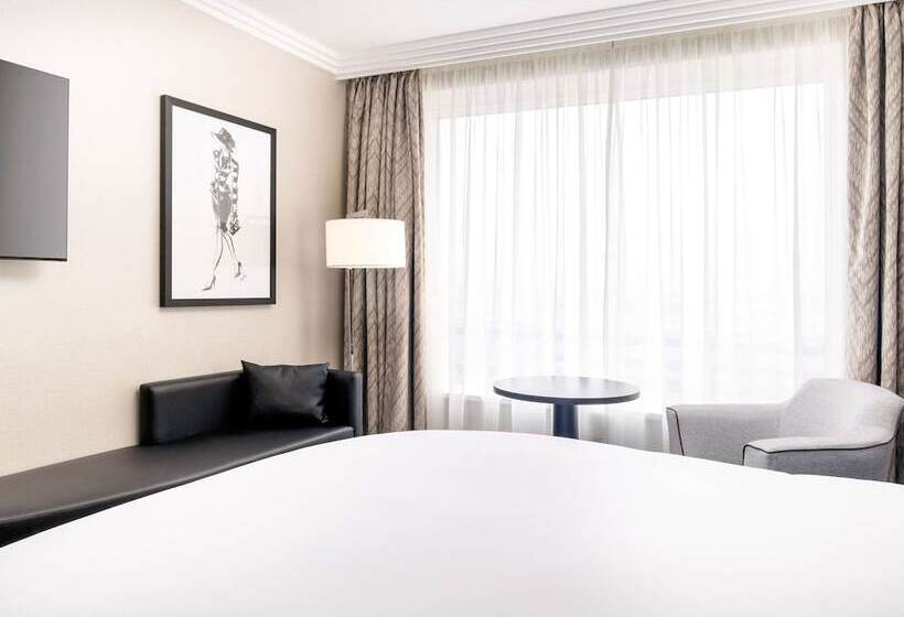 Номер Deluxe, Sofitel London Gatwick