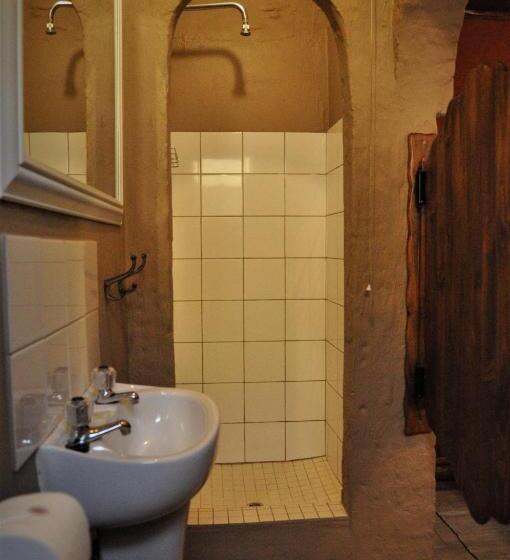 اتاق استاندارد چهار تخته, Flamboyant Guesthouse