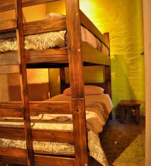 اتاق استاندارد چهار تخته, Flamboyant Guesthouse