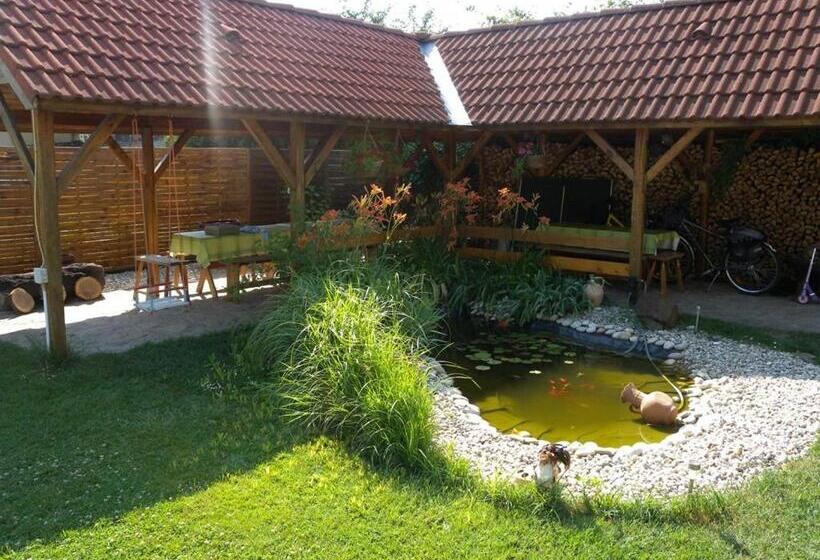 Апартаменты 2 Спальни с Террасой, Jankó Apartman