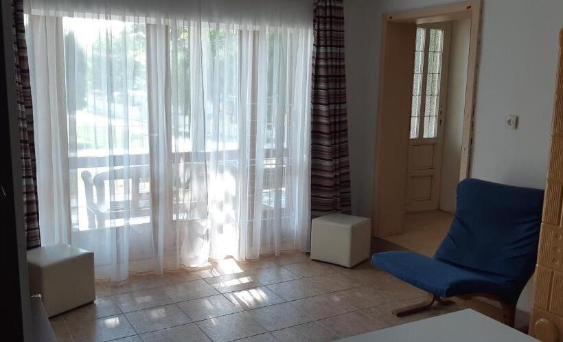 Апартаменты 1 Спальня Нижний Этаж, Jankó Apartman