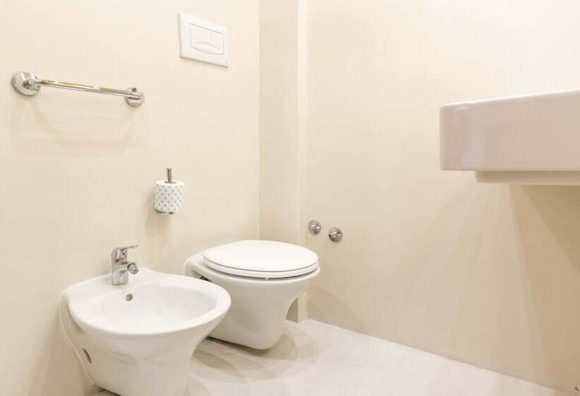 اتاق استاندارد سه نفره, B&b Hotel Roma Tuscolana San Giovanni