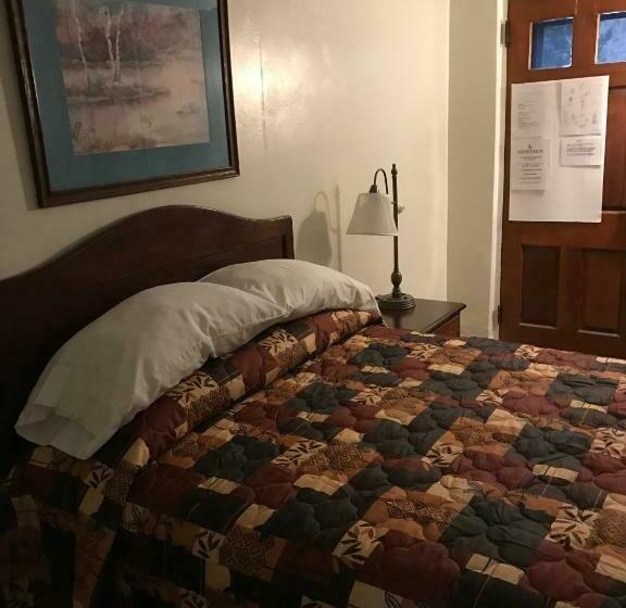 Номер Economy, Evergreen Motel