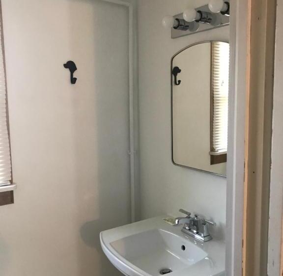 Номер Deluxe, Evergreen Motel