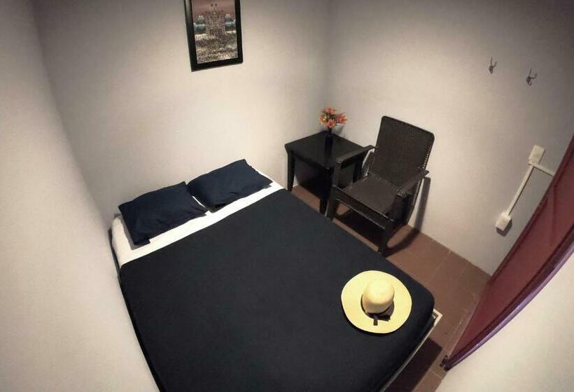 اتاق اکونومی, Hostel Auikyani
