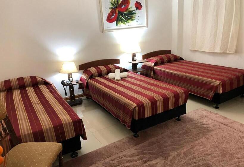 غرفة قياسية ثلاثية, Park Center