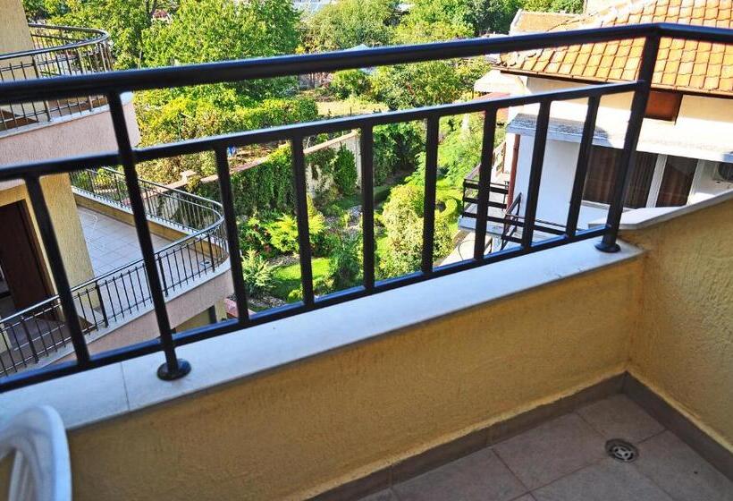 اتاق استاندارد, Family Hotel Daf