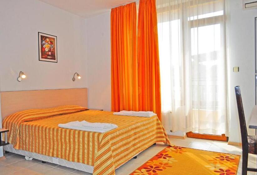 اتاق استاندارد با بالکن, Family Hotel Daf