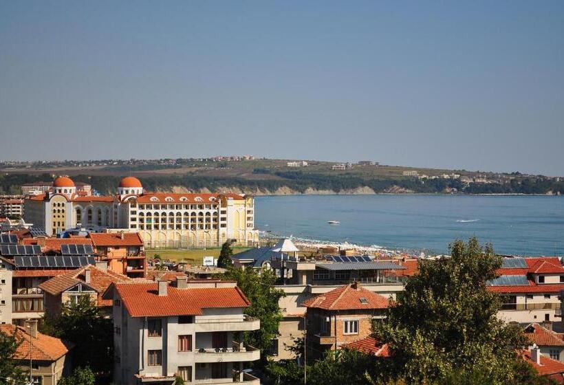 اتاق پریمیوم چهارنفره, Family Hotel Daf