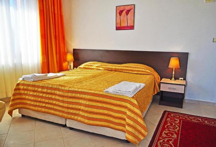 استودیوی استاندارد با چشم‌انداز دریا, Family Hotel Daf