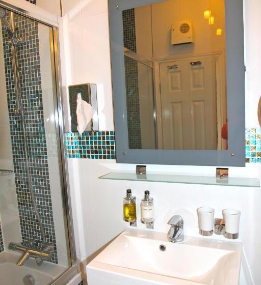 חדר סטנדרט לשלושה, Crompton Guest House