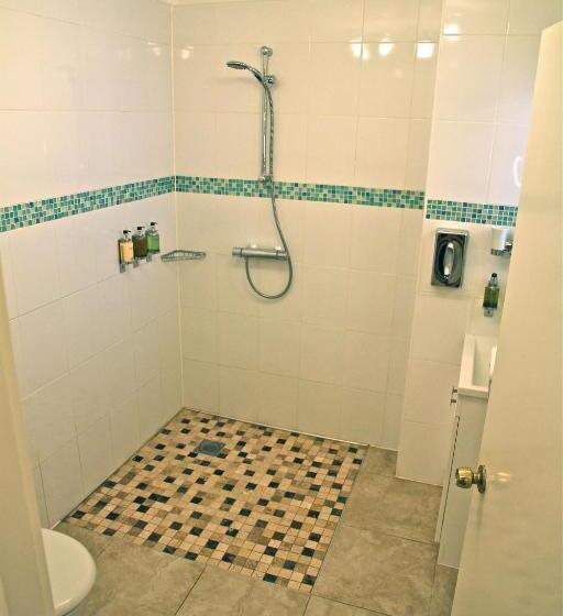 Студия Стандарт, Crompton Guest House