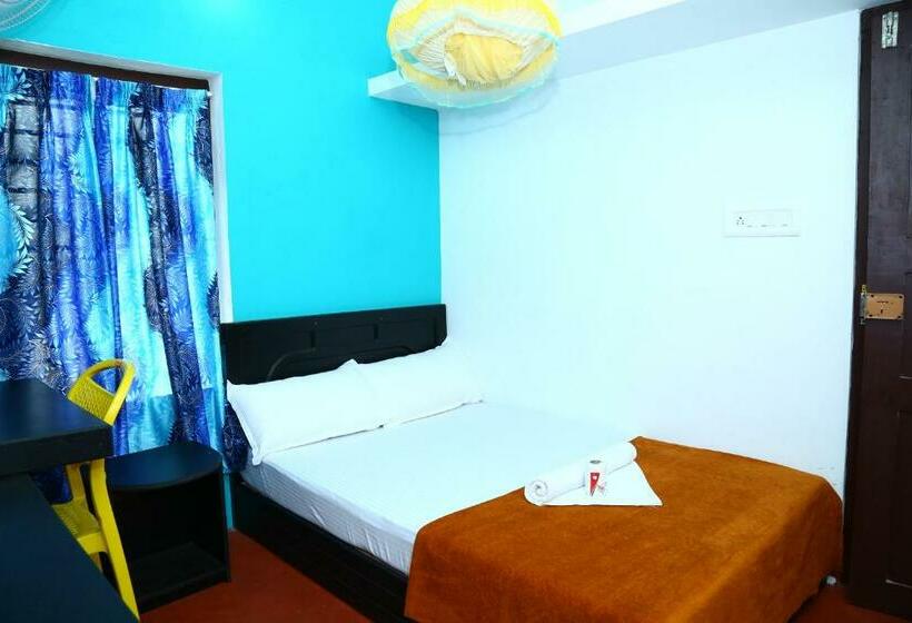 اتاق اکونومی, Funky Art Beach House