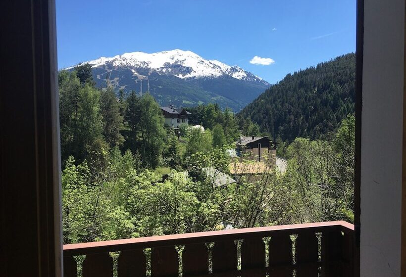 اتاق استاندارد با چشم‌انداز کوهستان, Albergo Alpina
