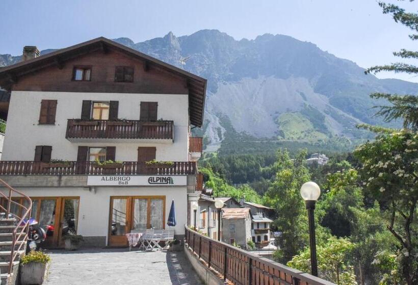 اتاق خانوادگی با چشم‌انداز کوه, Albergo Alpina