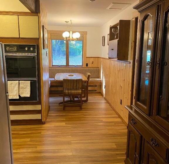 Апартаменты 1 Спальня Нижний Этаж, Slide Mountain Forest House