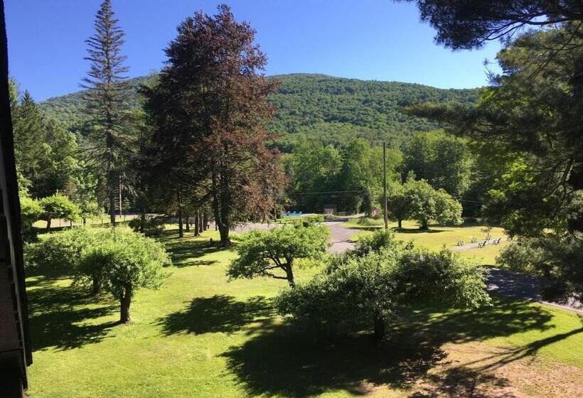 Семейный Номер Вид на Сад, Slide Mountain Forest House