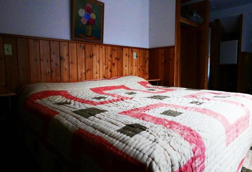 Семейный Номер, Slide Mountain Forest House