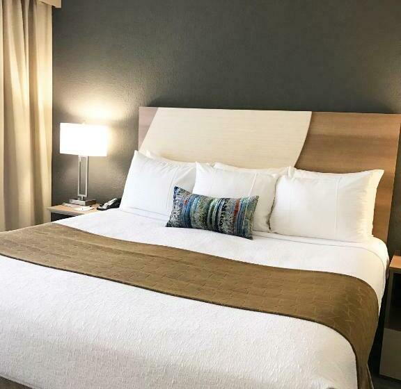 带双人大床的行政管理套房, Best Western Plus Atlantic Beach Resort