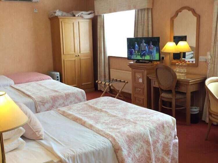 Семейный Номер, Cashen Course House
