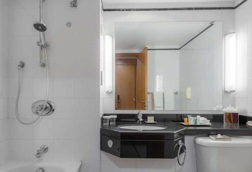 Номер Deluxe, Hilton Belfast