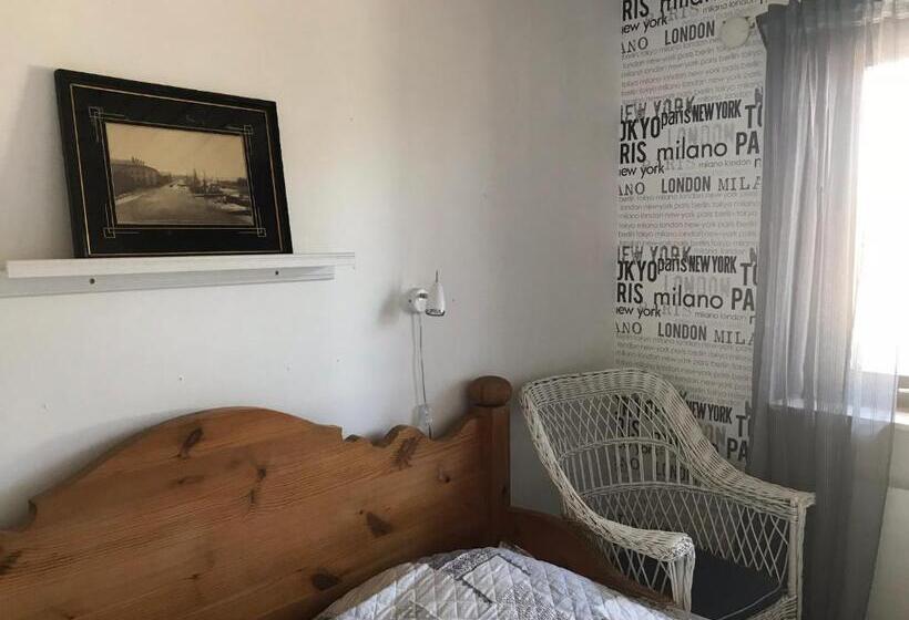 Дом 3 Спальни, Tuvagård B&b Vindhästar