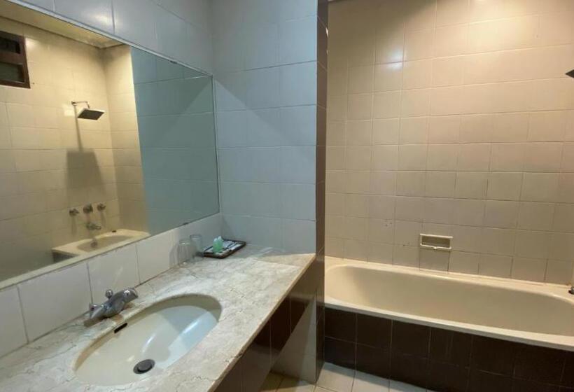 Номер Стандарт с Балконом, Grand Whiz Hotel Bromo