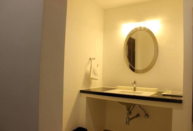 Люкс с Балконом, Saaral Resorts & Hotels Pvt Ltd