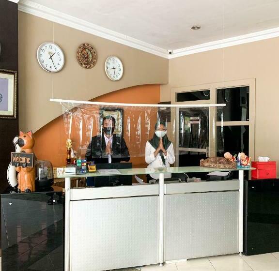 Номер Deluxe, Central City
