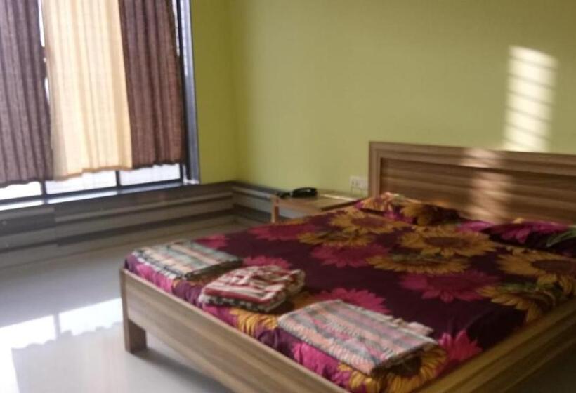 Номер Deluxe, Shreyas Guest House   Tatkare Villa