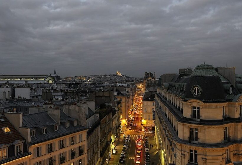 اتاق لوکس با چشم‌انداز شهر, Pont Royal Paris