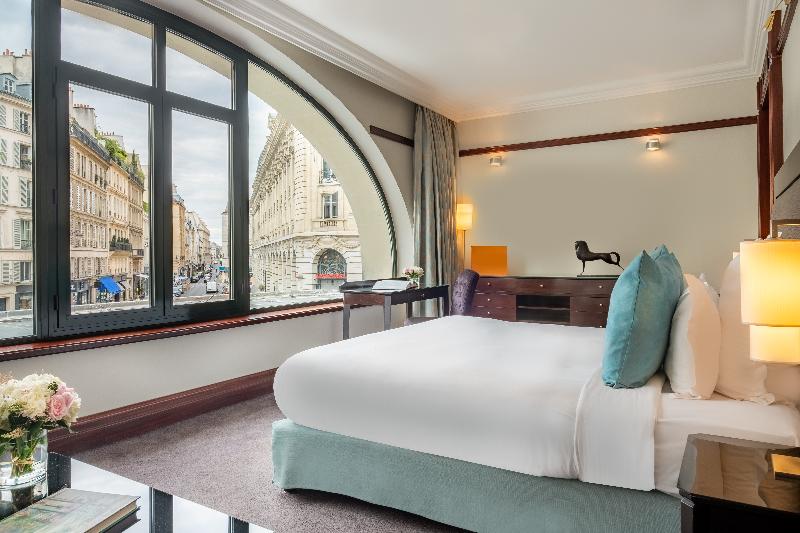 سوییت جونیور, Pont Royal Paris