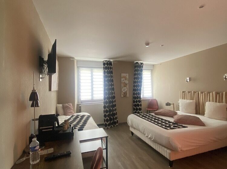 Номер Стандарт Трехместный, Logis Central Hôtel   Restaurant & Spa