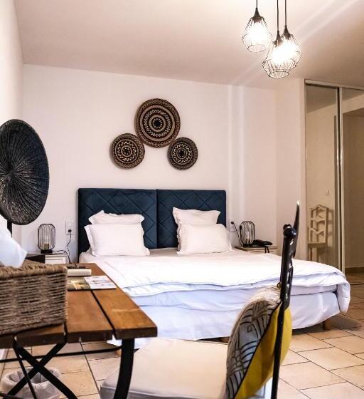 Номер Superior Вид на Бассейн, Logis Hôtel Et Restaurant La Bastide Cabezac