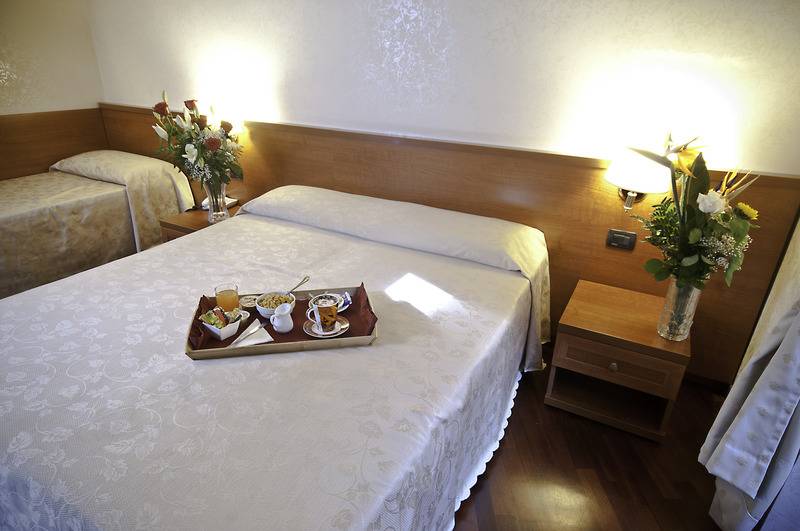 Habitación Triple Estándar, Priscilla
