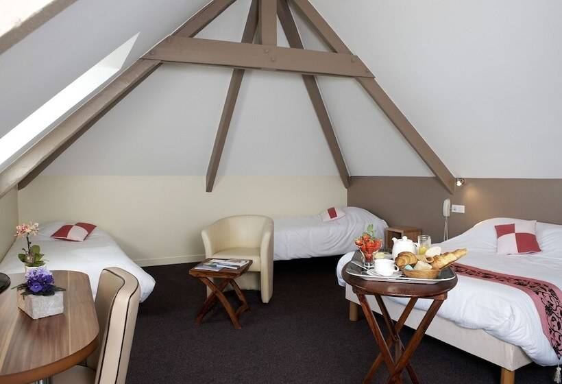 Четырехместный Номер Стандарт Вид на Море, Logis Hotel Belle Vue