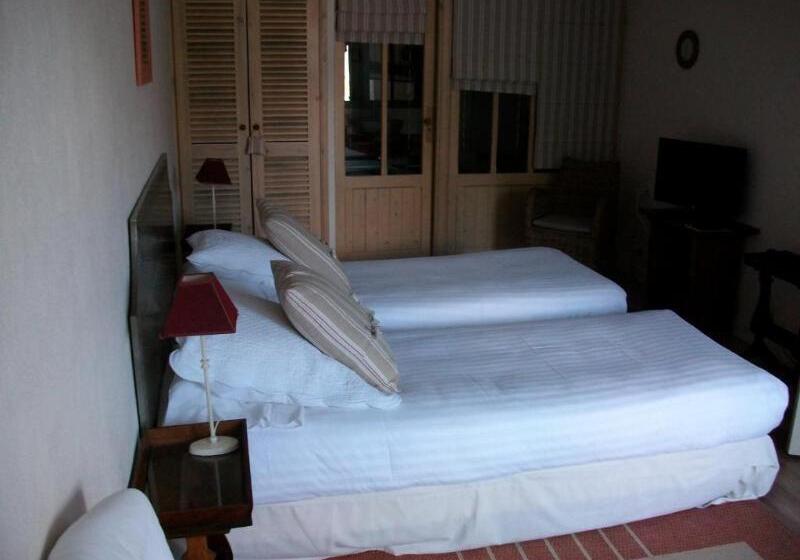 Номер Стандарт, Logis Hôtel Le Central