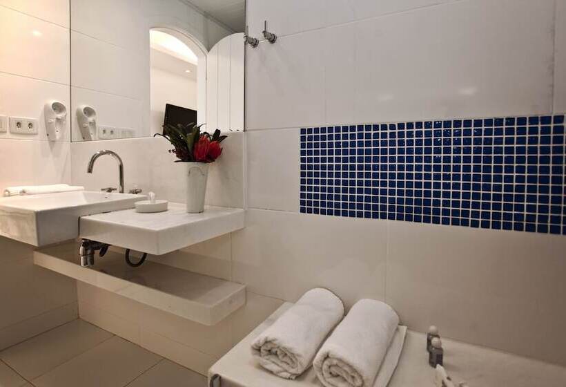 Номер Стандарт, Auberge De La Langouste