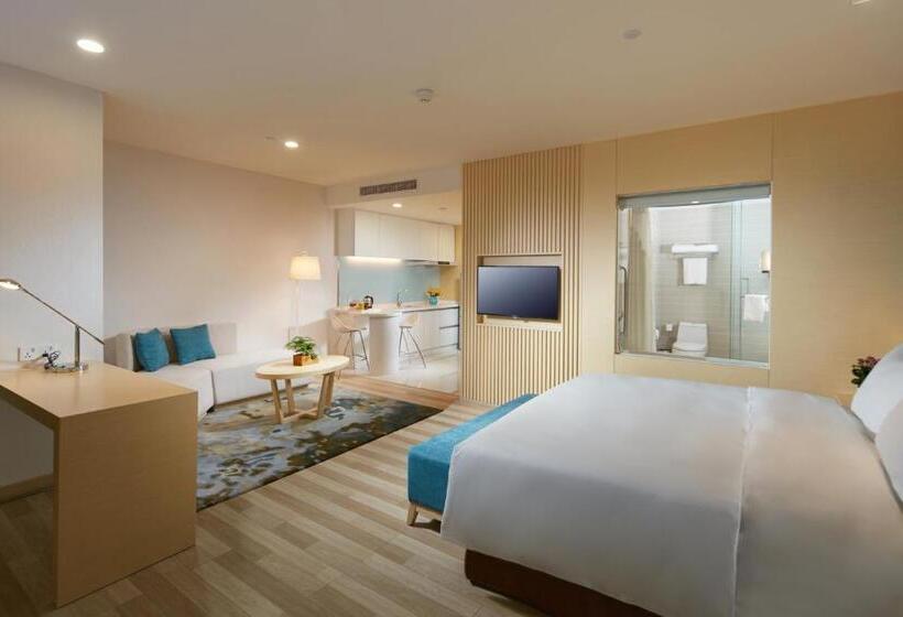 带大床的高级房间, Holiday Inn Express Luoyang Yichuan, An Ihg