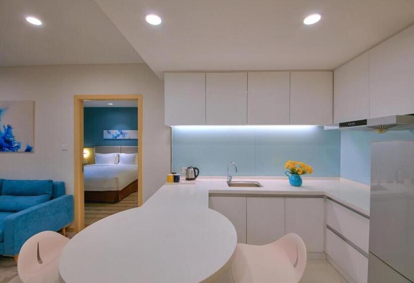 带大床的套房, Holiday Inn Express Luoyang Yichuan, An Ihg