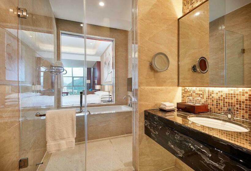 带大床的经典房间, Four Points By Sheraton Liupanshui